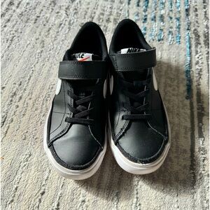 Boys Nike in PERFECT condition